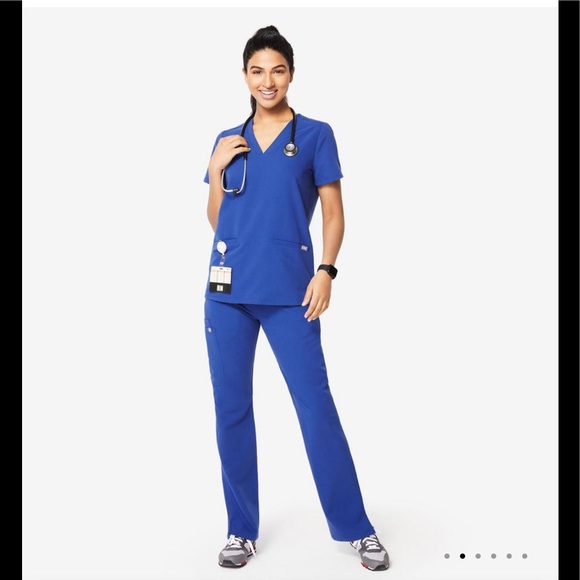 NWT FIGS Casma Three Pocket Scrub Top Winning Blue - Picture 2 of 9